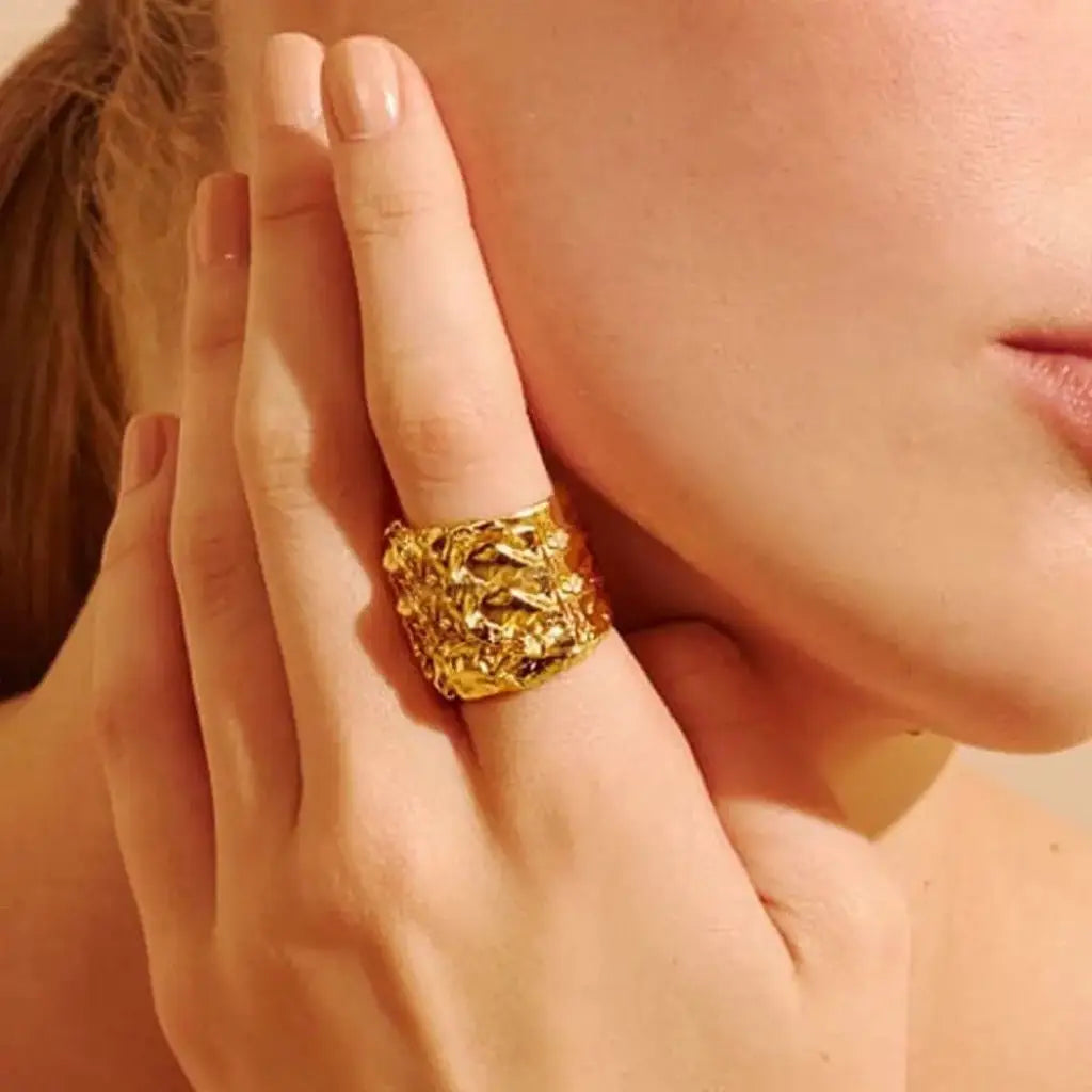 hammered_cigar_ring_3