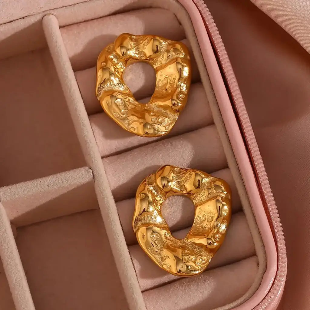 hammered_gold_earrings_2