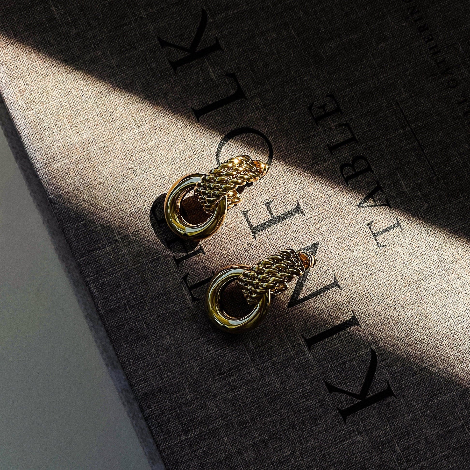 Bold Wave Earrings in Gold or Silver - Retro Inspired