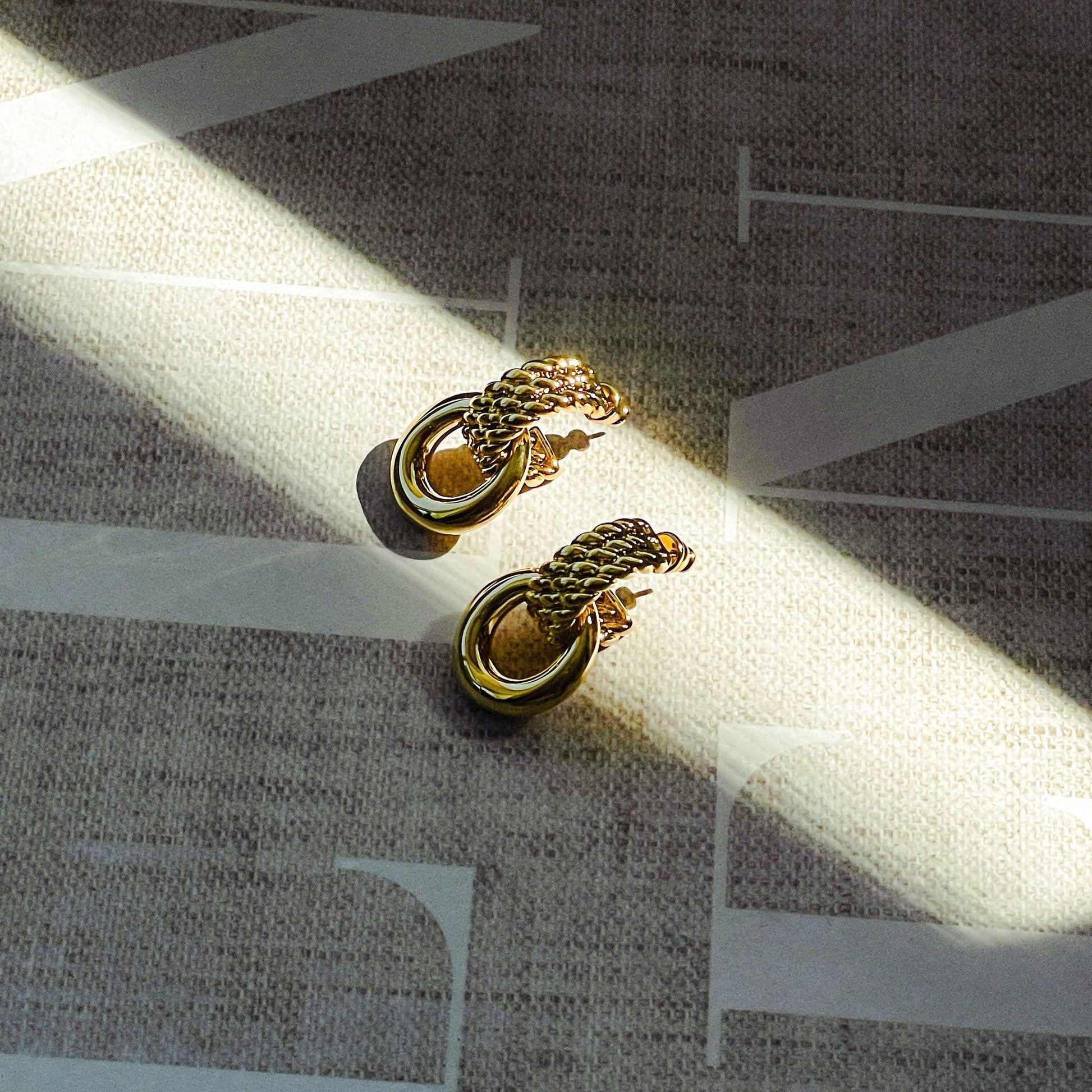 Bold Wave Earrings in Gold or Silver - Retro Inspired