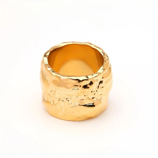 Bold Hammered Cigar Ring in 18k Gold - High-Shine & Chunky