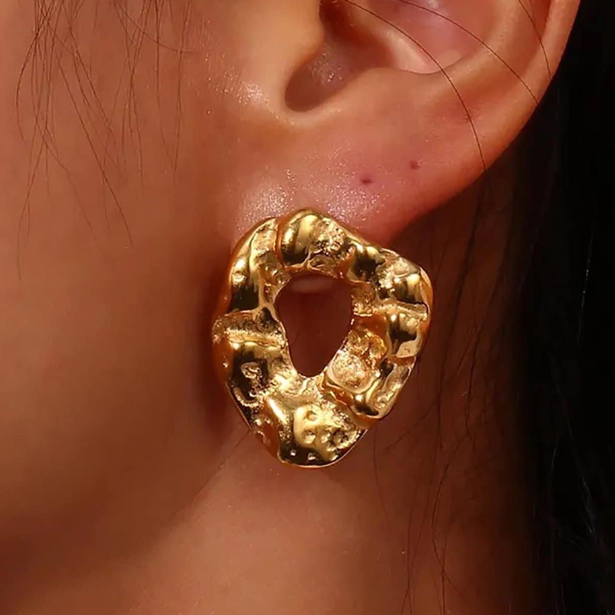 Hammered Gold Circle Earrings - 80s & 90s Style