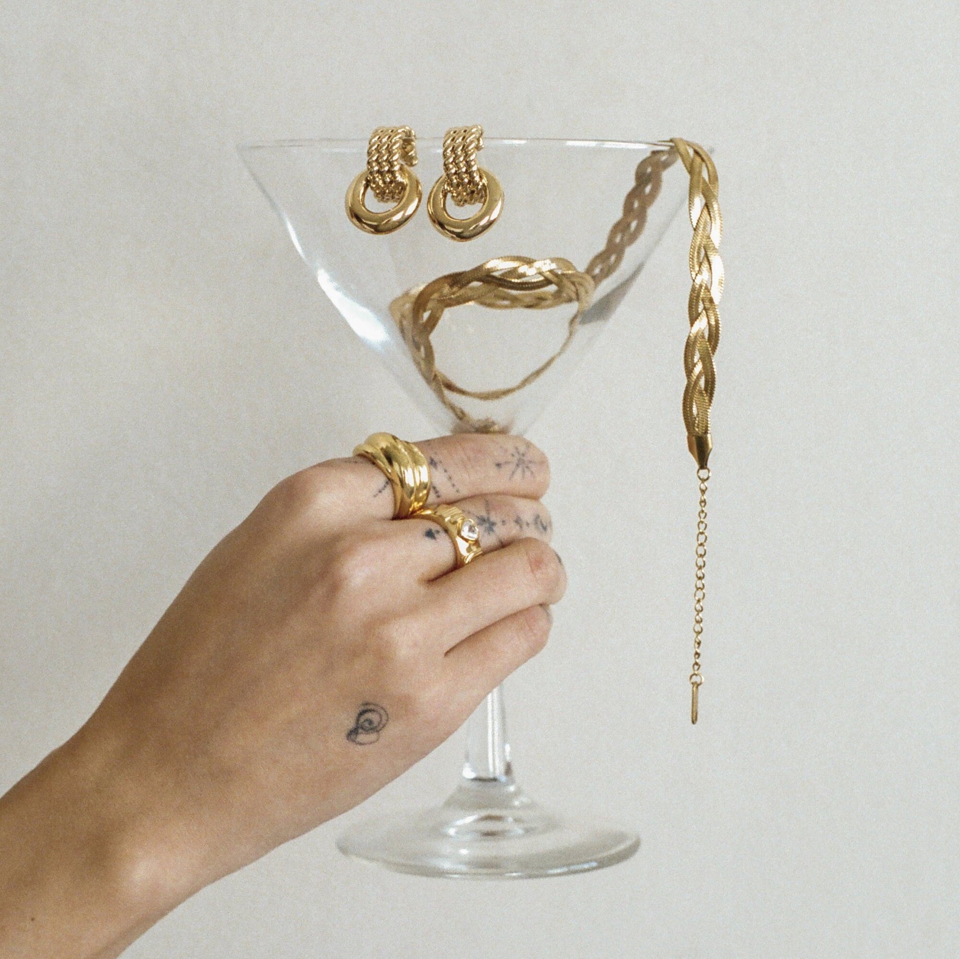 Bold Wave Earrings in Gold or Silver - Retro Inspired