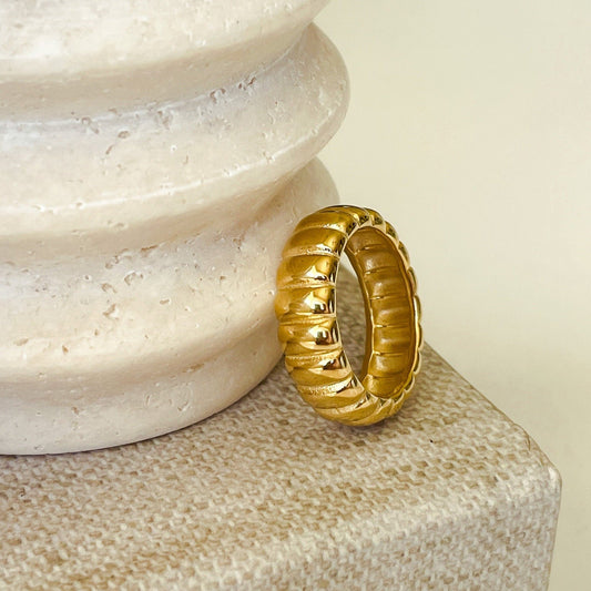 Chunky Ribbed Ring in 18k Gold - Perfect for Stacking