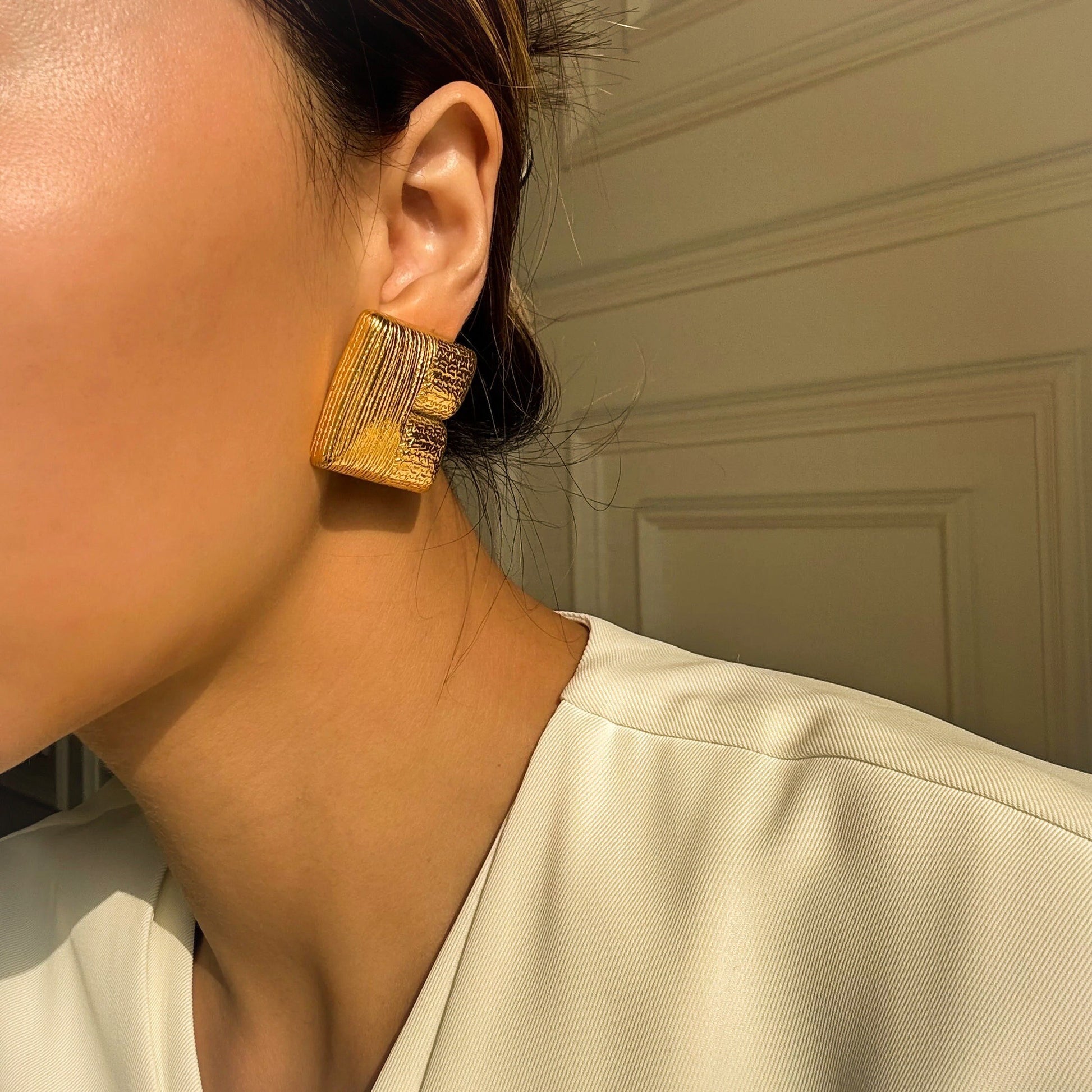 Bold 18k Gold Retro Square Stud Earrings - 80s and 90s Style