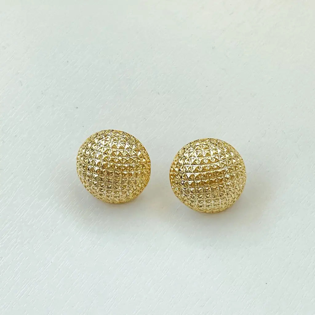 studded_earrings_4