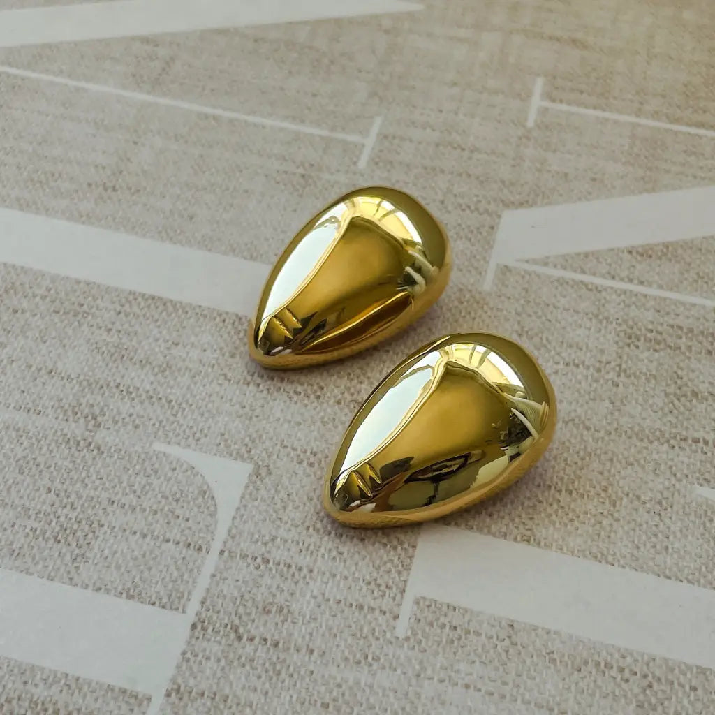 upside_down_teardrop_earring_5